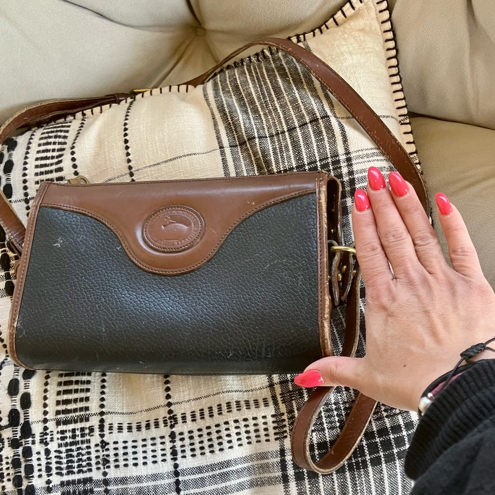 Dooney and Bourke Vintage Original Classic Black Leather Crossbody Bag - Picture 5 of 13